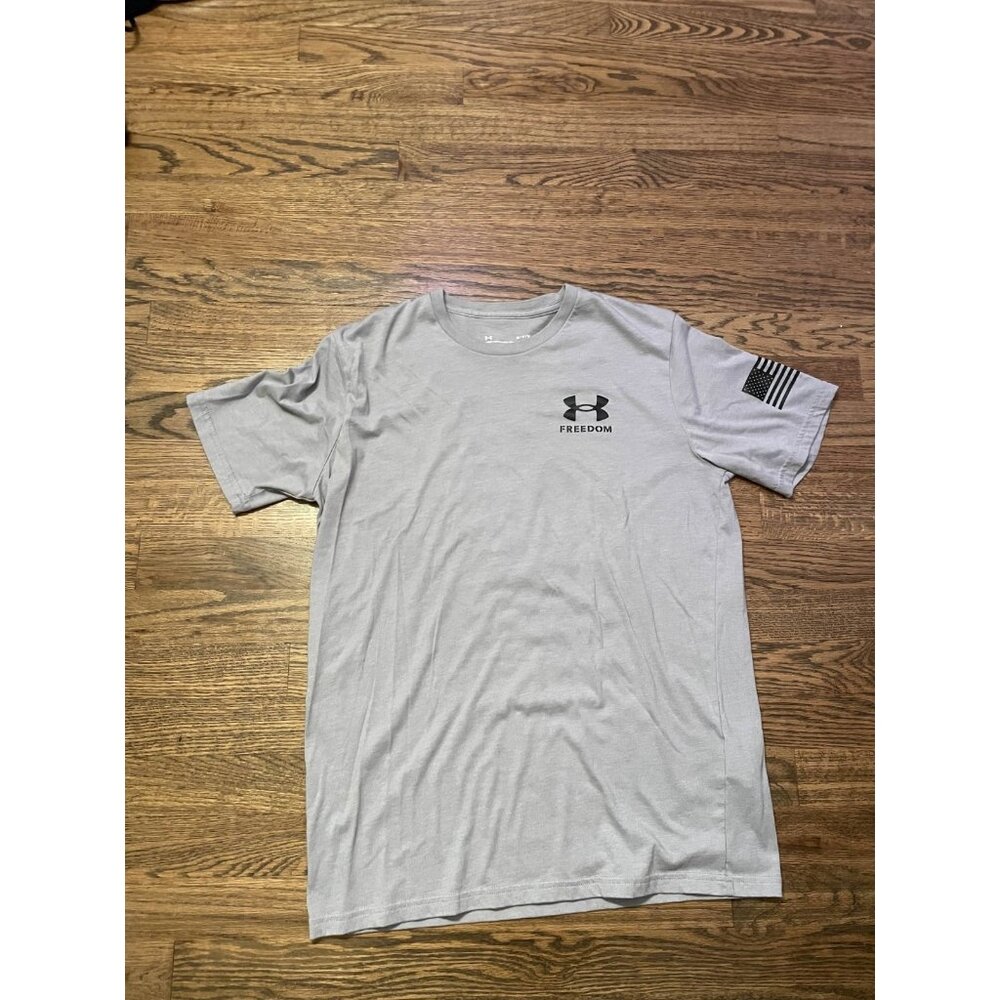 Under Armour Freedom T-Shirt Men's Gray & Black Flag Tactical Military SIZE M
